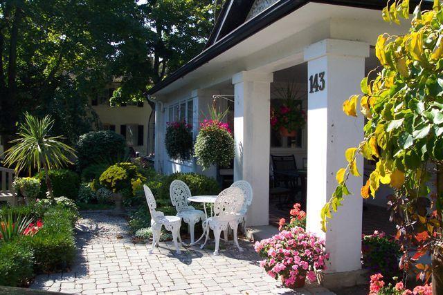 Bernard Gray Hall Bed And Breakfast Niagara-on-the-Lake Exterior photo
